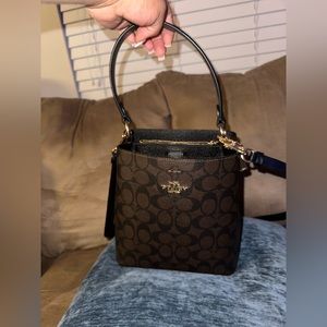 Mollie Bucket Bag 22 In Signature Canvas